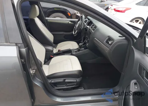 2017 Volkswagen Jetta Sport z USA, uszkodzony, nr VIN 3VWD17AJXHM326943